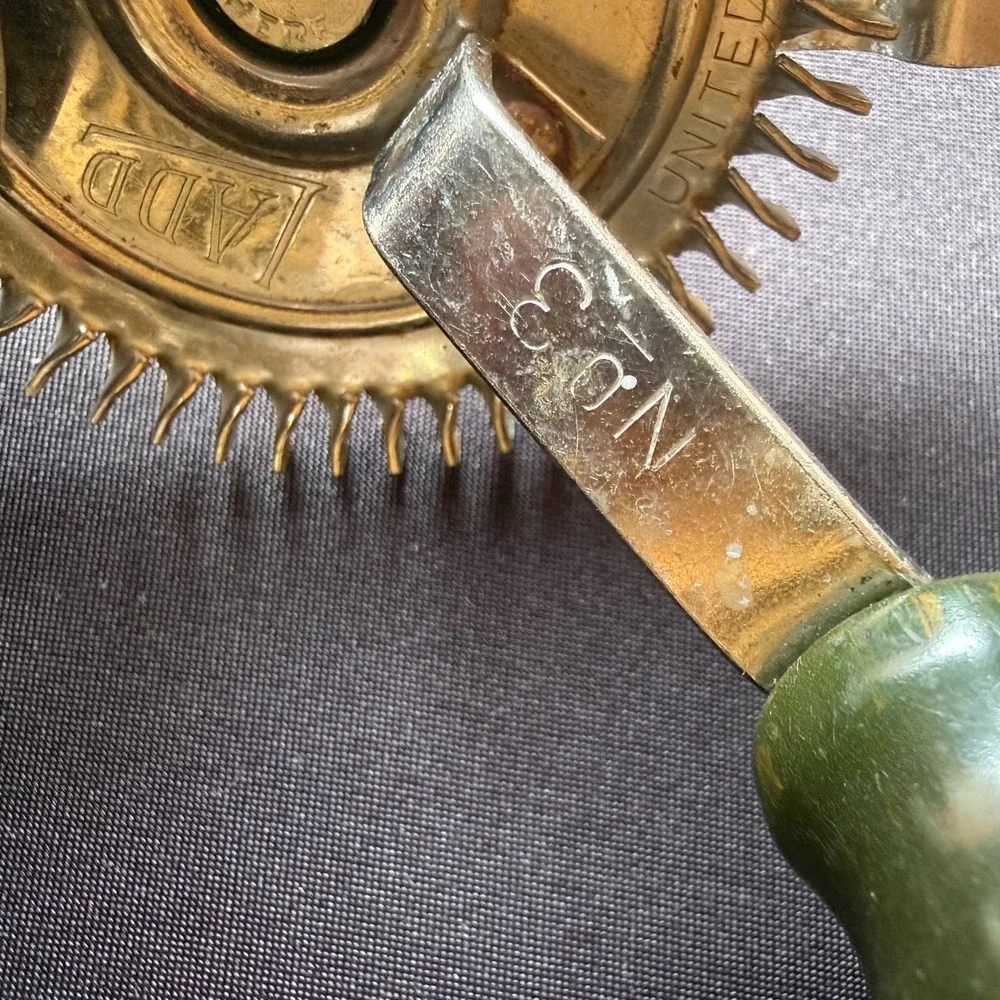 Vintage LADD Universal Hand Crank Egg Beater‎ Green Handle USA Manual Mixer